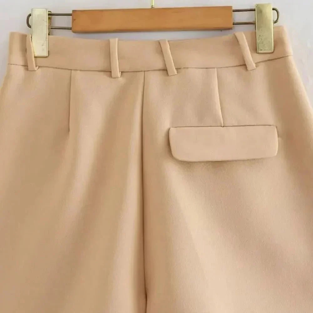 Women’s High-Waist Pleated Shorts with Belt and Side Pockets