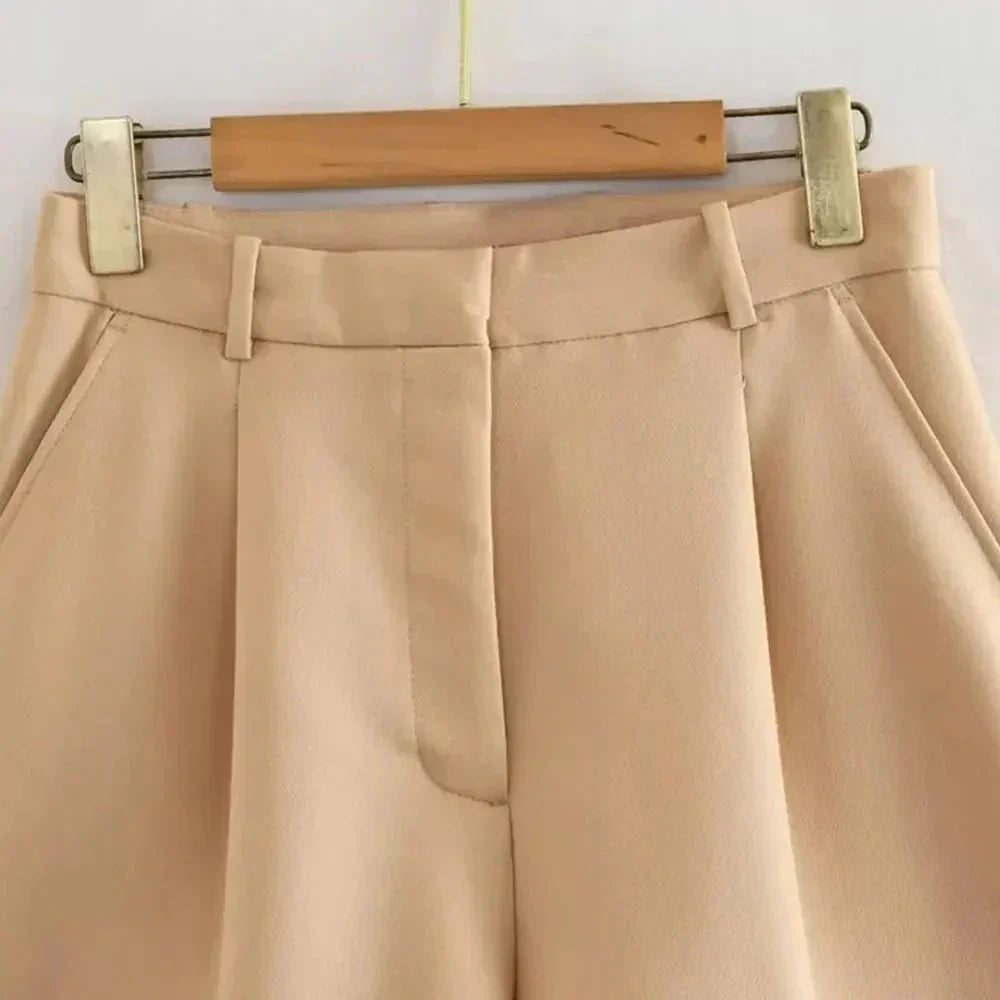 Women’s High-Waist Pleated Shorts with Belt and Side Pockets